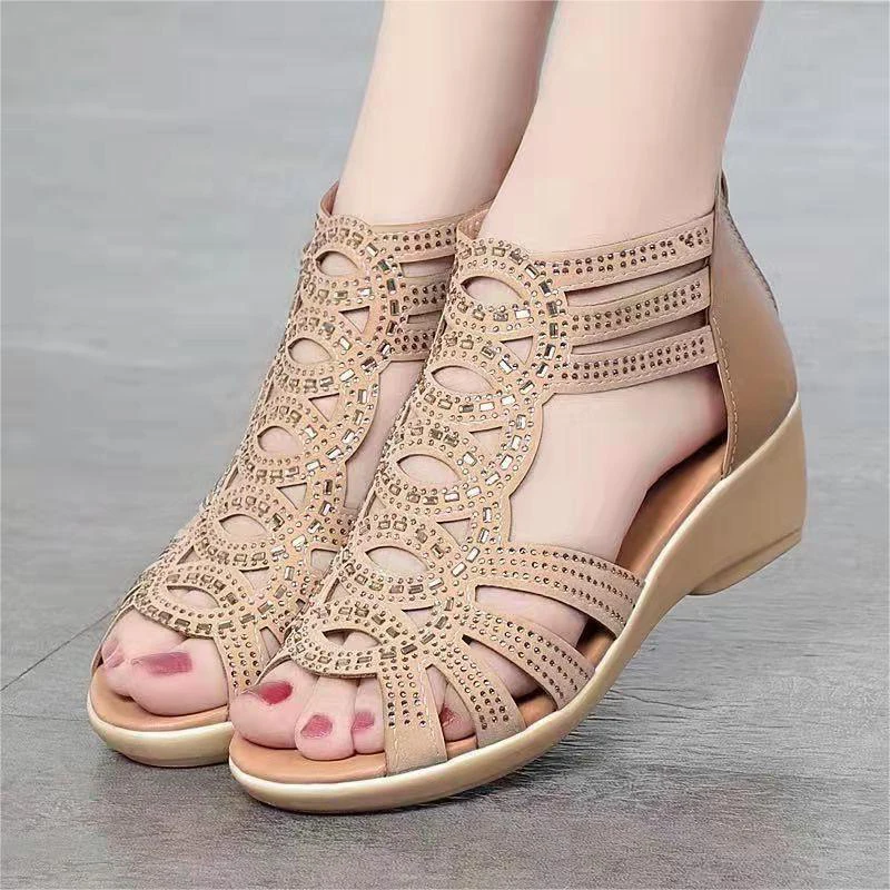 Soft Leather Roman Sandals Women's Summer 2024 New Soft Sole Mom Shoes Fashionable Outerwear Women's Sandals Wedge Heels