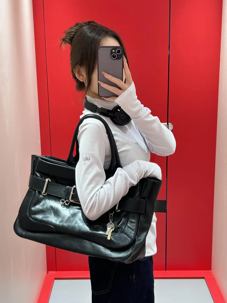 حقيبة يد جلدية كبيرة من بورتوسوي مع حزام كتف طويل، موديل جديد لصيف 2025، حقيبة يد ناعمة من جلد البقر بأسلوب كوري للاستخدام ال...