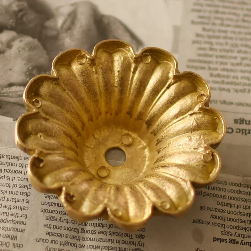 غطاء مقبس مصباح سيراميك أوروبي من النحاس الصلب - ملحق زينة منقوش على شكل مصبوب لديكور الإضاءة الفاخرة