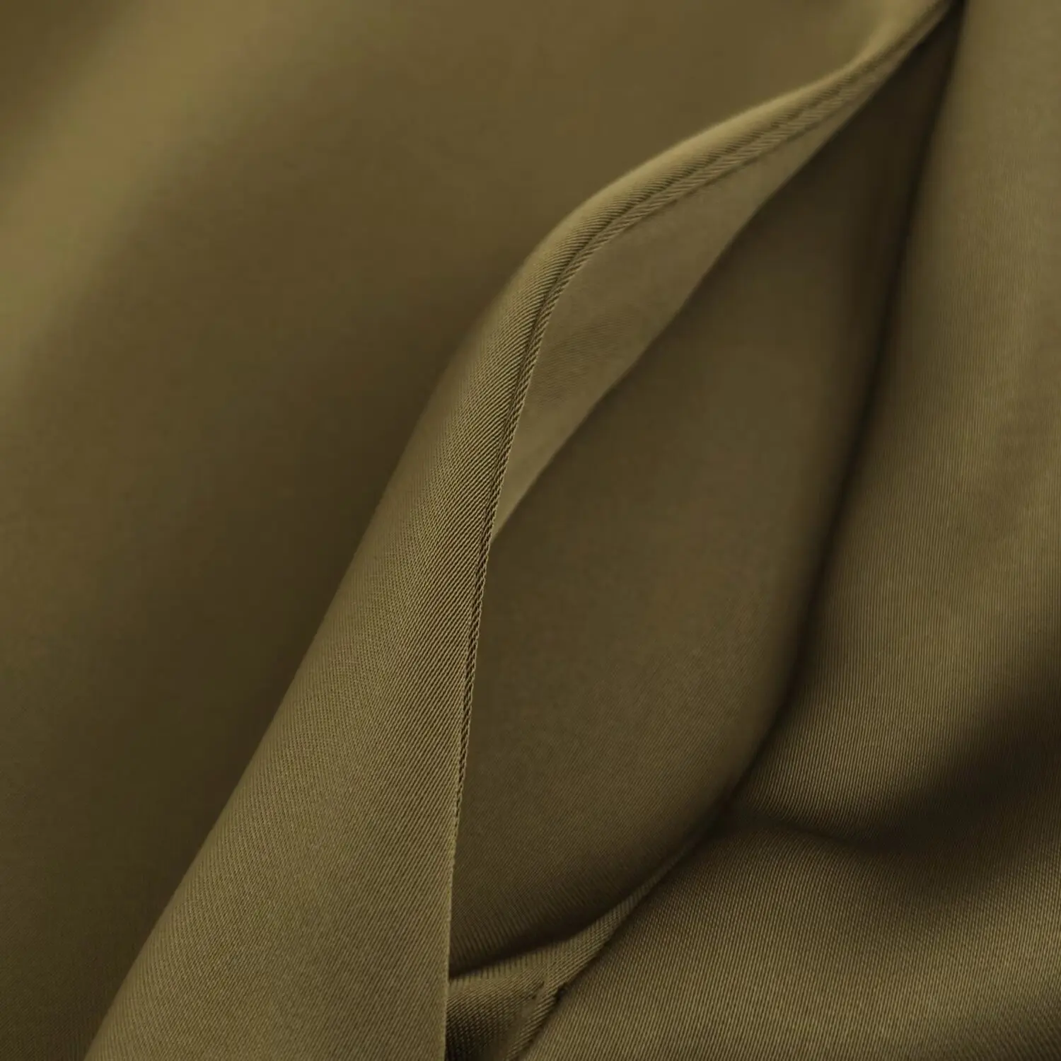 BSAY 2026 Neues Minimalistisches Satin-Zweiteiler-Set mit Drapierter Kragenpartie, Ärmellosem Oberteil mit Schulterknöpfen und Tailliertem Midi-Rock für Damen – Detail 20