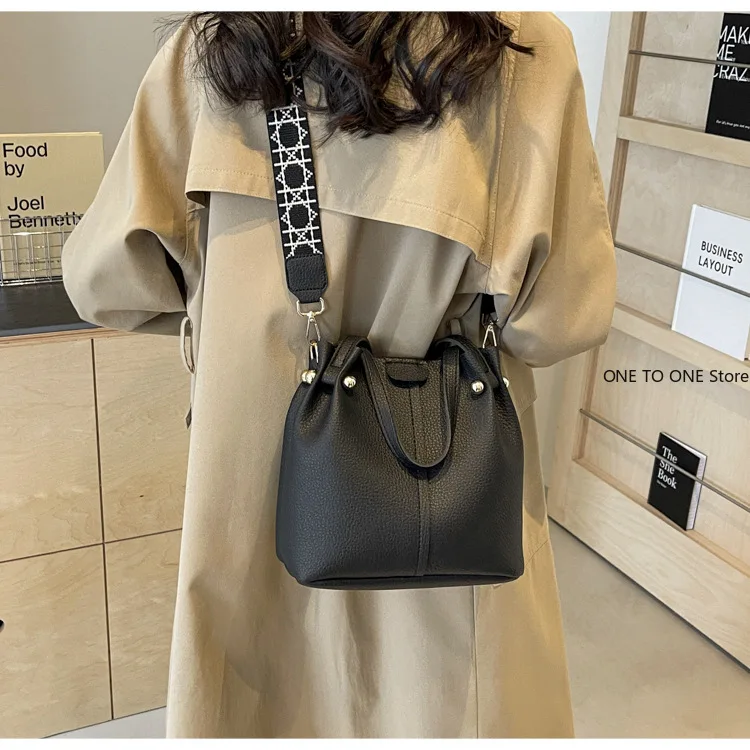 

Fashion PU 2026 High Quality Bucket Handbag Solid Color Simple Fashion Crossbody Bag Soft Versatile Trendy Designer Shoulder Bag