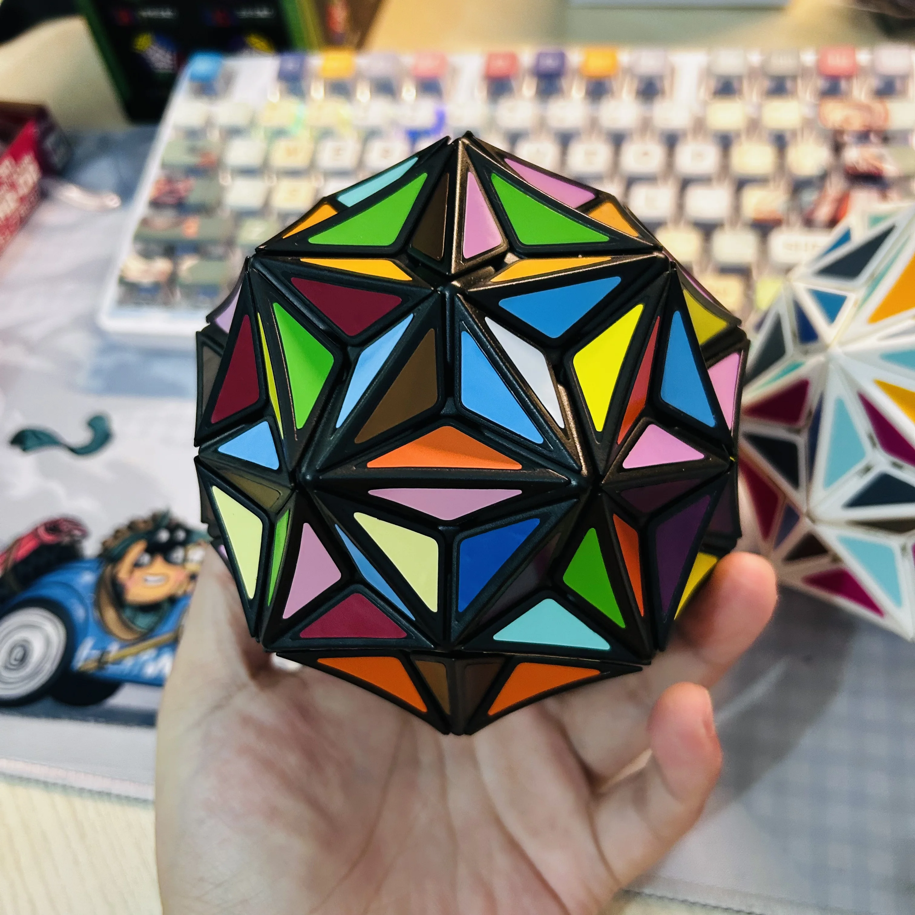 VerryPuzzle Football V3 Cube Magic Cube  Puzzle Black Body Collection Toys