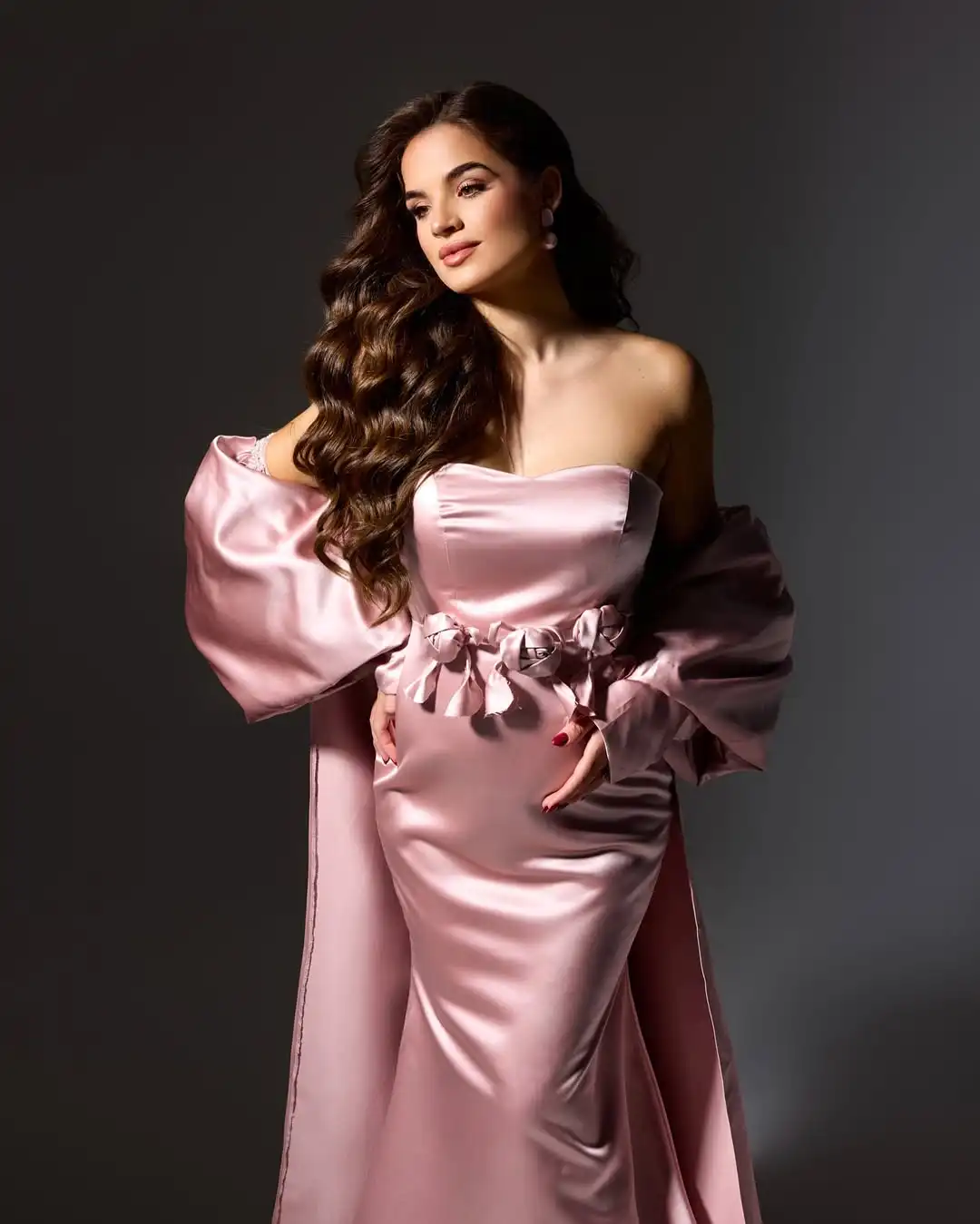 Eleganckie różowe satynowe sukienki ciążowe typu syrena na rok 2025, dwuczęściowe, ręcznie robione kwiaty, suknie na baby shower i przyjęcia, szyte na miarę.