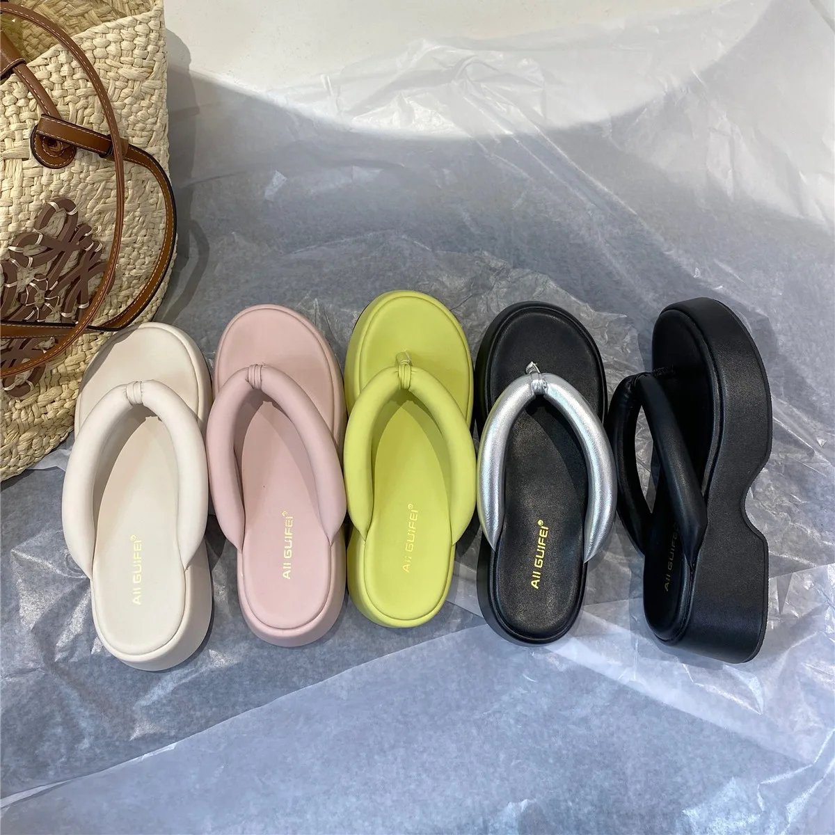 

Low Female Shoes Slippers Casual Slides Big Size On A Wedge Platform Summer Clogs Woman Rubber Flip Flops 2024 Luxury Soft Beach