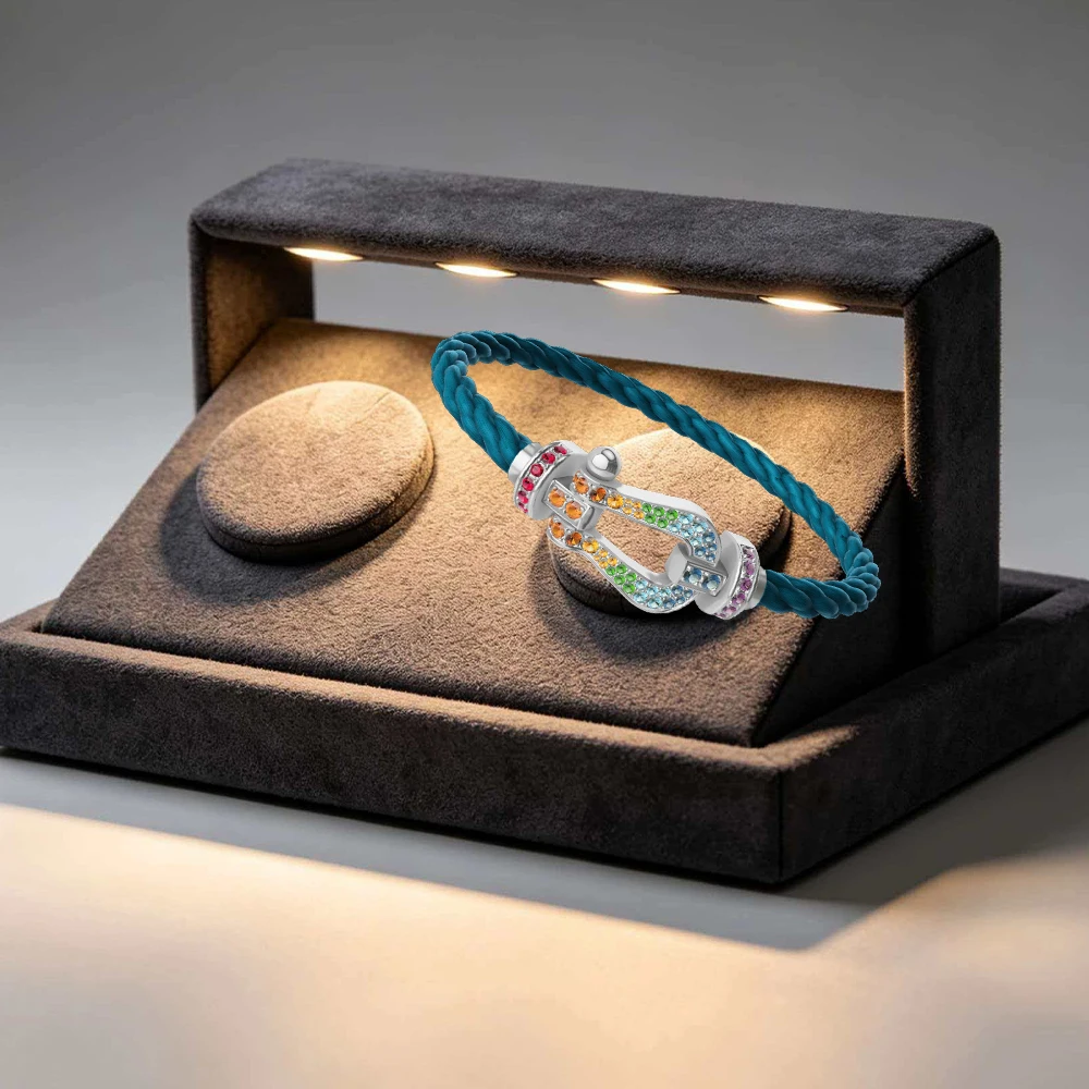 

Высококачественный классический браслет-подкова 2026 года, большой размер (25 мм), с цветными бриллиантами