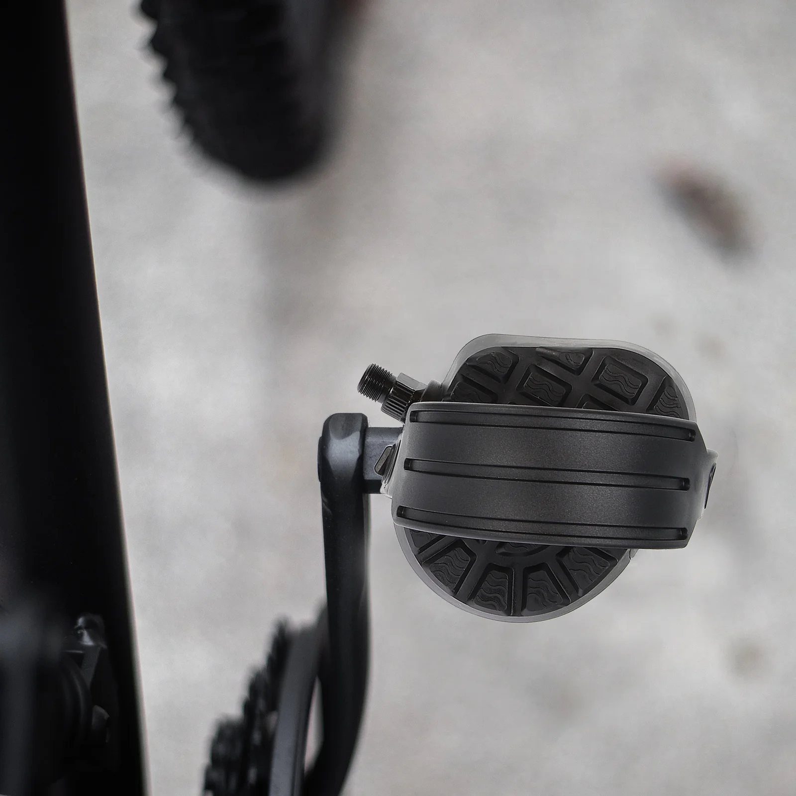 زوج واحد من دواسات الدراجة الرياضية المصنوعة من مادة ممتازة، تصميم مسطح مضاد للانزلاق لصالة الألعاب الرياضية وركوب الدراجات لفترة طويلة، الراحة والكفاءة