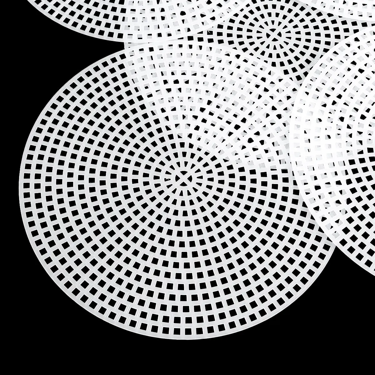 

20Pcs DIY Round Cross Stitch Plastic Mesh Sheet White Size 11.5cm Durable Multi-Purpose Cuttable for Bag Bottom Liner Board