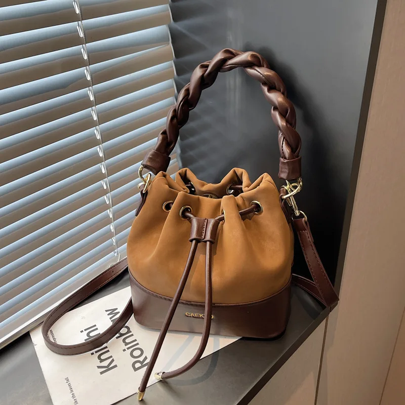 

Новинка 2025, минималистичная женская сумка-хобо, повседневная сумка через плечо, мягкая структурированная сумка-ведро, шикарная и универсальная ​