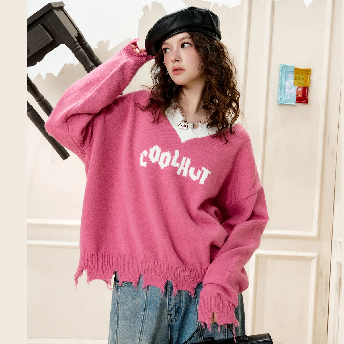 

2025 женский свитер в студенческом стиле с v-образным вырезом, рваный пуловер большого размера с буквенным принтом Y2K, свободный трикотаж в стиле ретро, повседневный