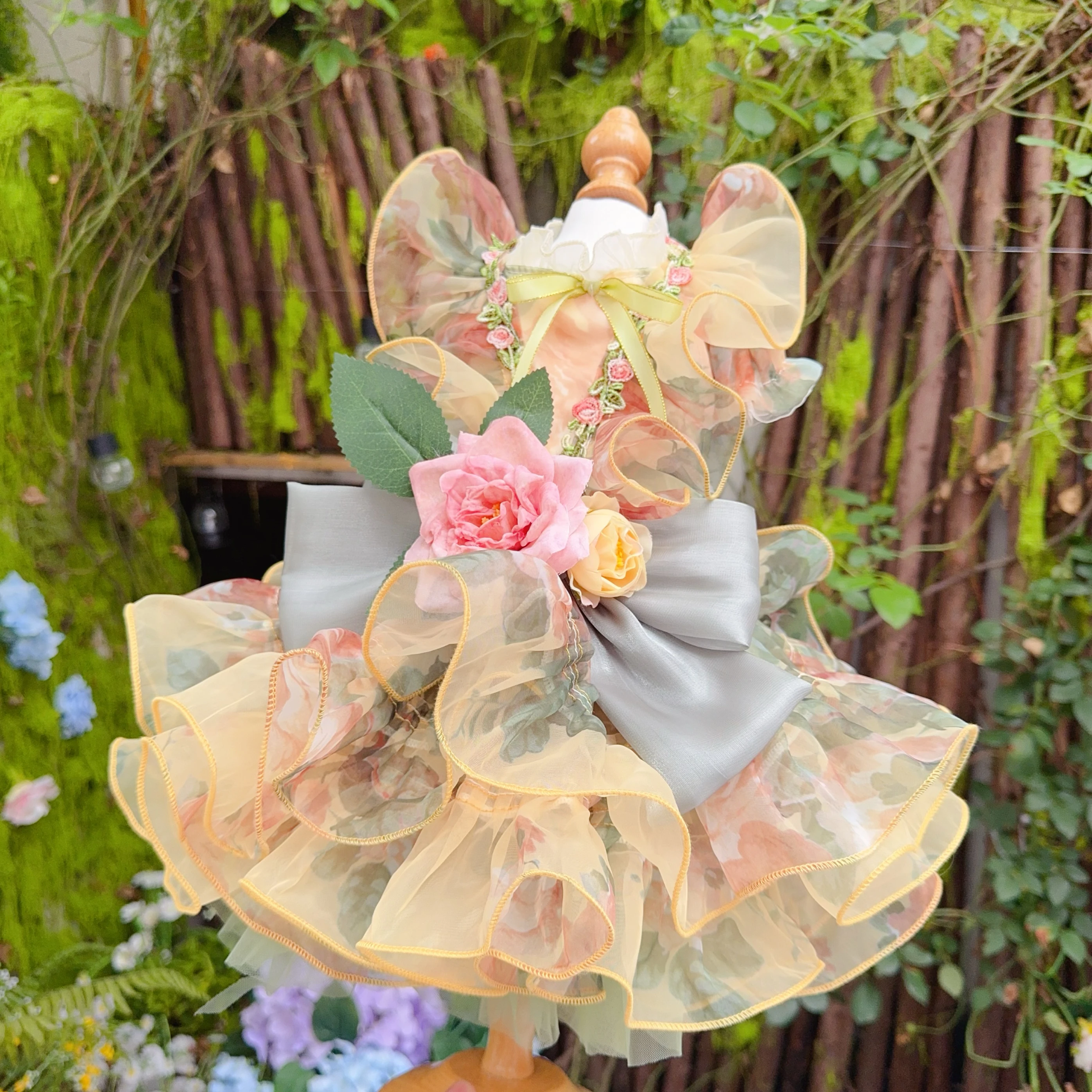 

High-end Handmade Flower Pet Dog Clothes Fine Luxury Lace Long Tail Princess Dresses For Small Medium Dog Poodle Puppy Overalls