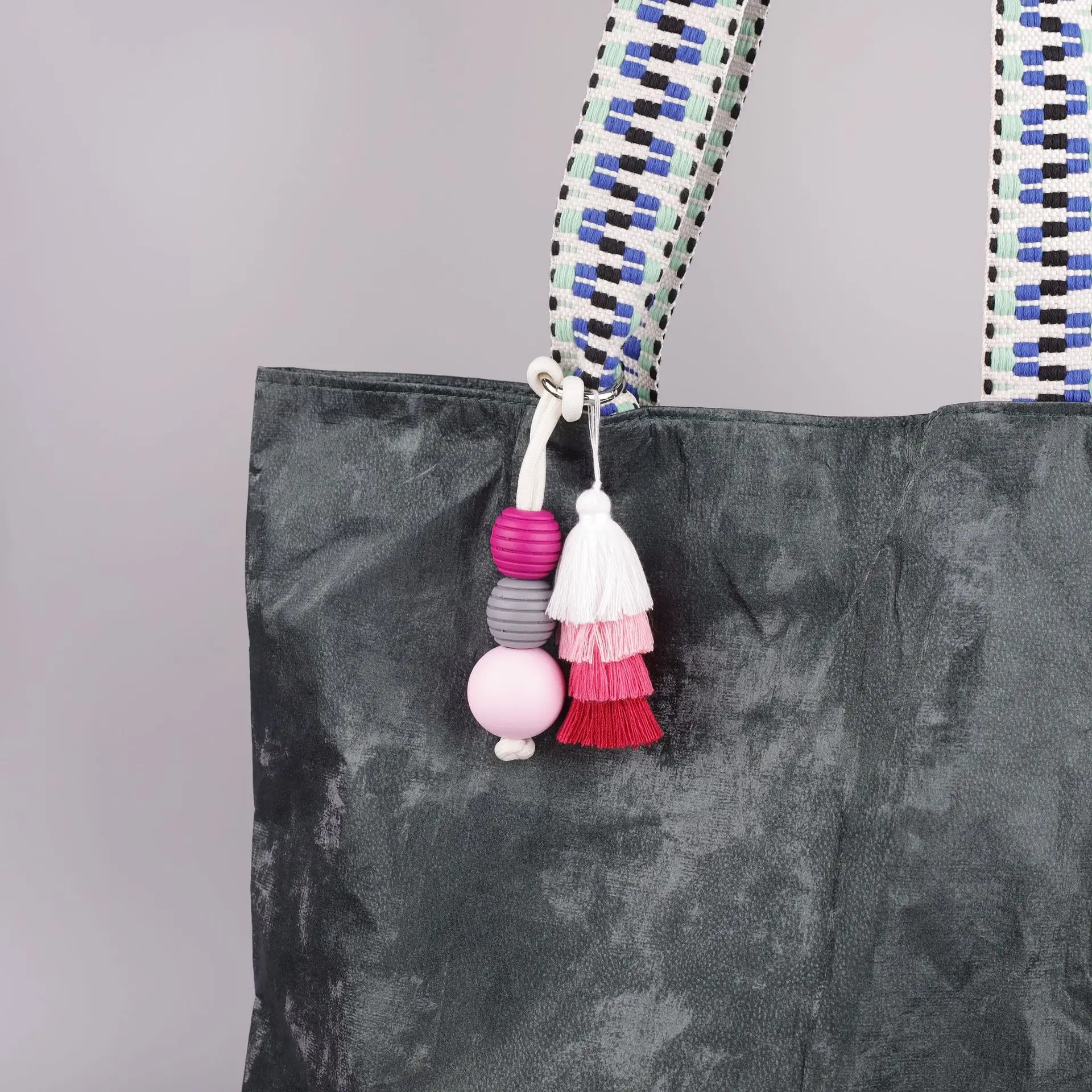 

New Niche Fashion High-end Bag Pendant Cute Ball Dopamine Tassel Pendant Fixed Keychain Accessories Versatile Creative Series