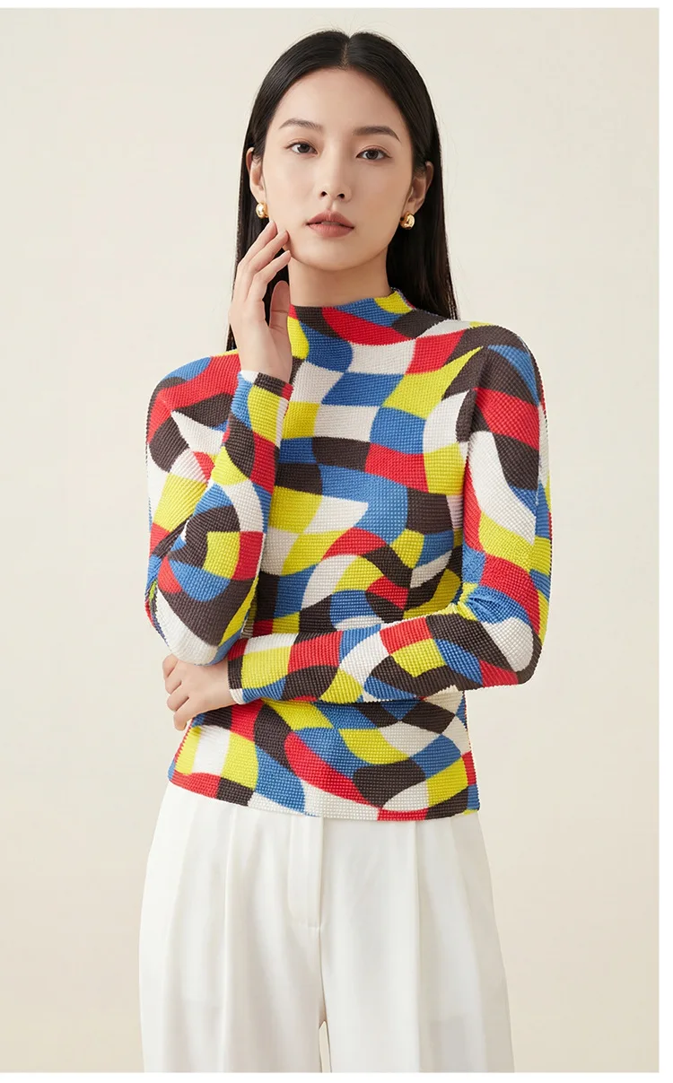 2026 New Women's Base Layer Top, High-End, Versatile Printed Long-Sleeve Miyake T-Shirt (Can Be Worn Outerwear)