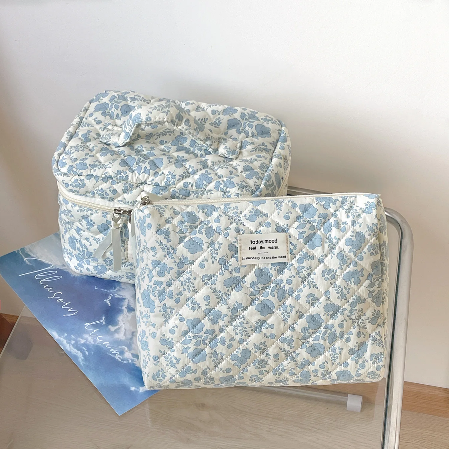 Blue Flower Cosmetic Bag Clutch Bag Large Makeup Organizer Bags Korean Cosmetic Pouch Women Cute Toiletry Beauty Case