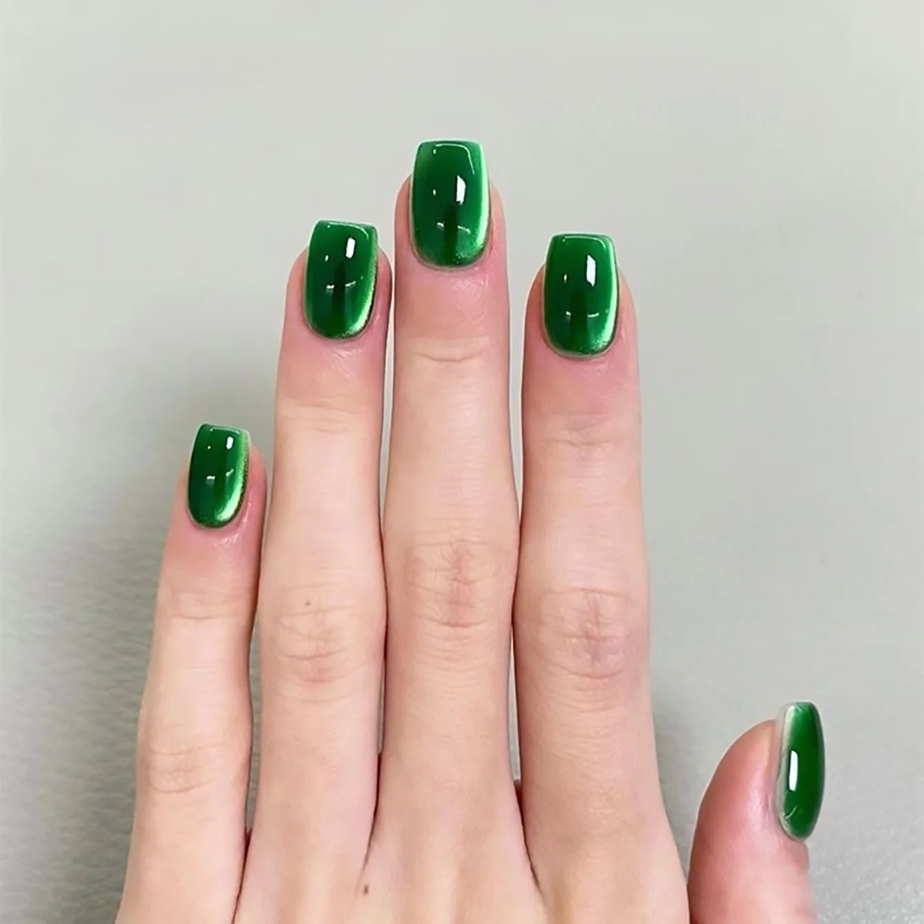 MISS SHAKA 1pcs Emperor Green Glass Beads Cat Eye Gel Nail Polish Versatile Christmas Deep Green Red Glass Beads Nail Art