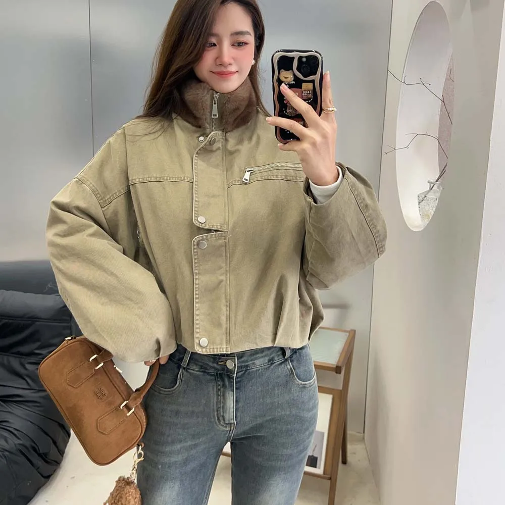 معطف فرو كوري جديد عالي الجودة لعام 2025 بياقة من المينك للشابات سترة قصيرة من ريش الإوز