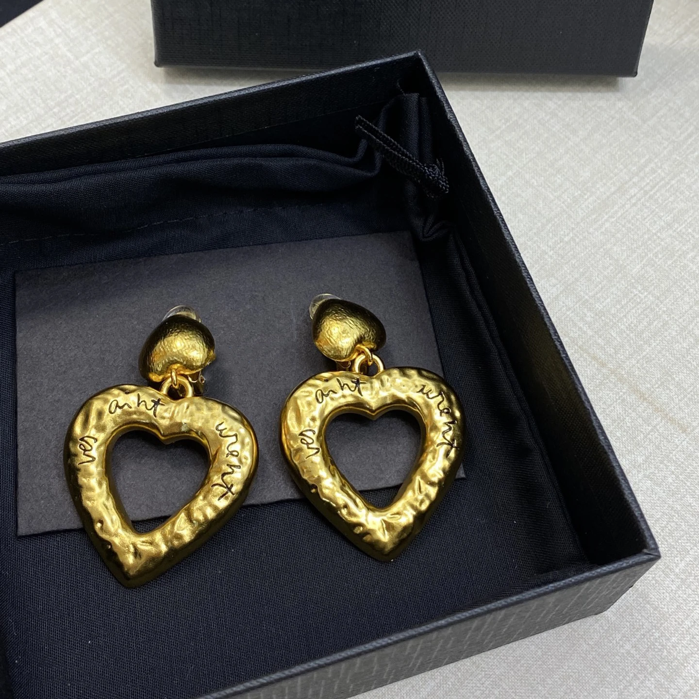 

Vintage Gold Plated Brass Heart Earrings Ear Clip Woman Europe Designer Luxury Jewelry Accessories