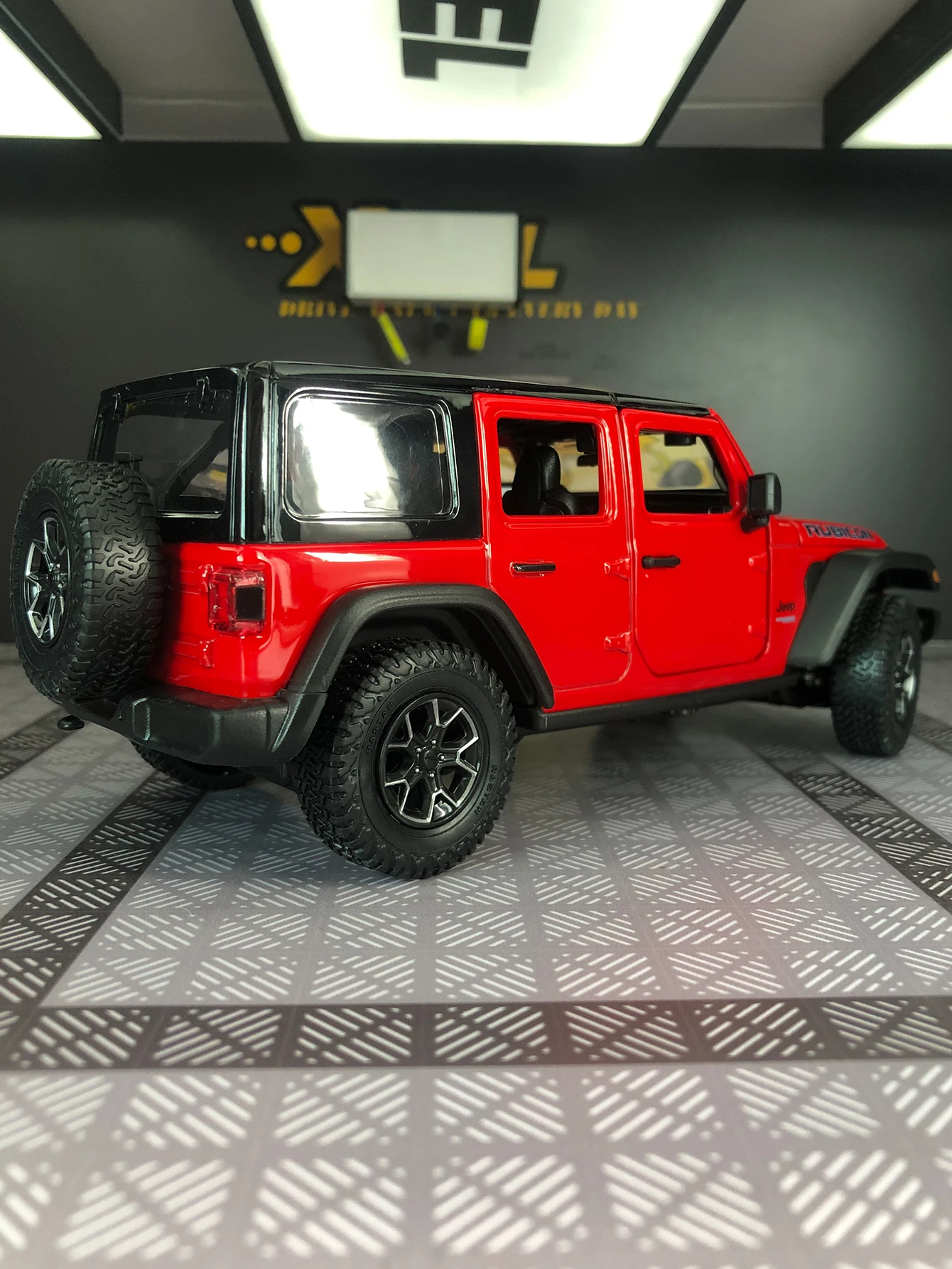 Rastar 1:24 simulação liga de zinco Wrangler Rubicon 4xe modelo de carro, ornamento estático, carro de presente colecionável de metal