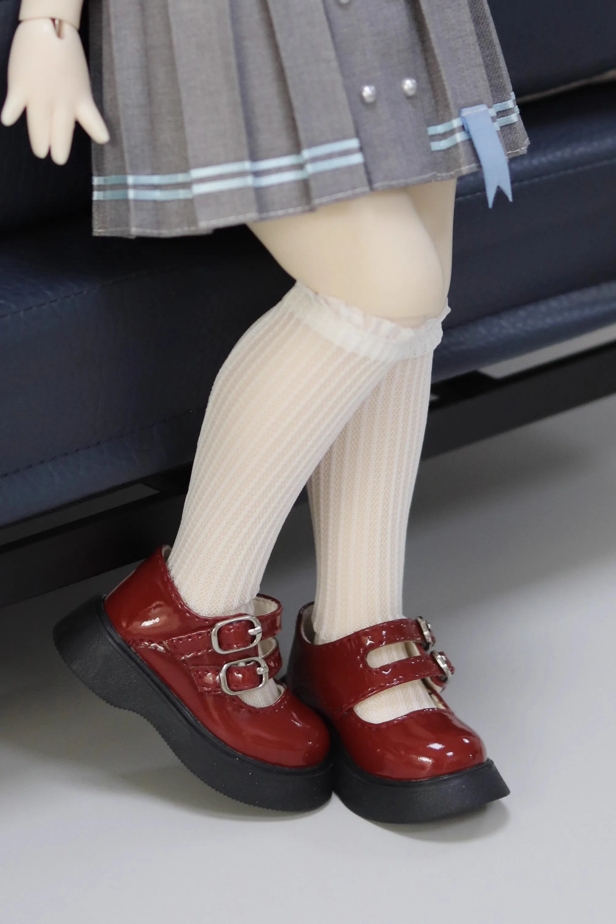 Zapatos pequeños de cuero brillante con punta redonda y doble hebilla, zapatos de muñeca BJD, juguete para niñas, regalos bonitos de suela gruesa, marrón y rojo, accesorios para muñecas, 1/4