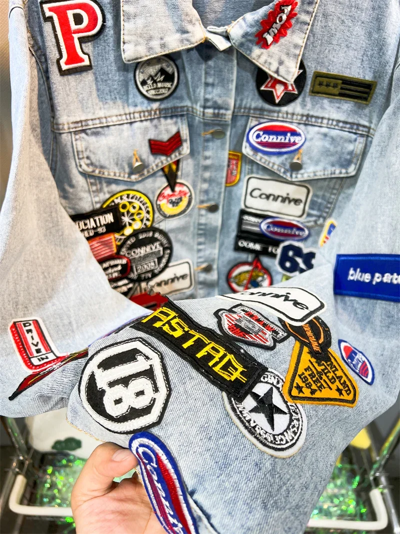 Frühling und Herbst Neue Herren-Jeansjacken mit Stickerei Y2K Trendige und Stilvolle Slim-Fit-Jeansjacke mit Abzeichen – Detail 18