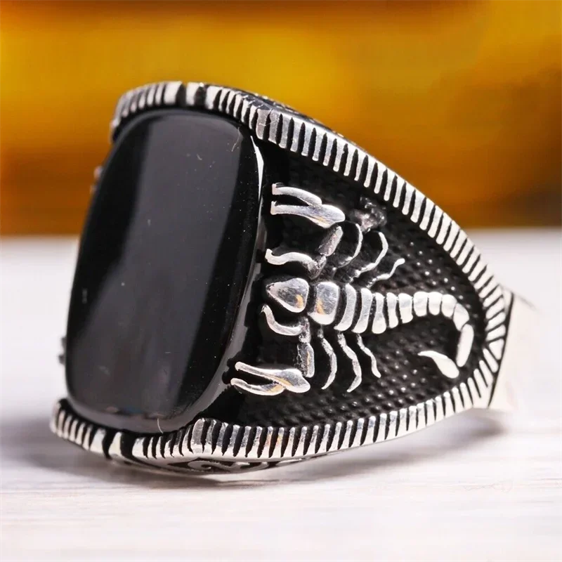 Anillos Vintage de pavo Punk para hombre, joyería de lujo de alta gama, ovalada, geométrica, negra, adecuada para aniversario, fiesta, boda, novedad