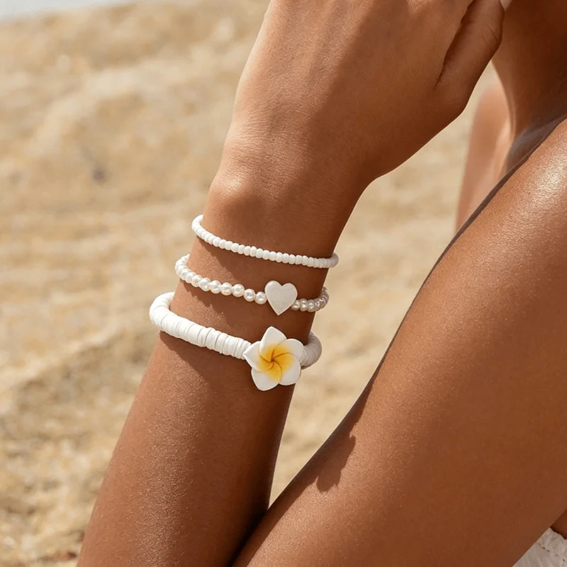 Boho 3Pcs Stackable Bracelets White Plumeria Flower Heart Mini Bead Stretch Bracelet Set For Women Hawaiian Beach Holiday