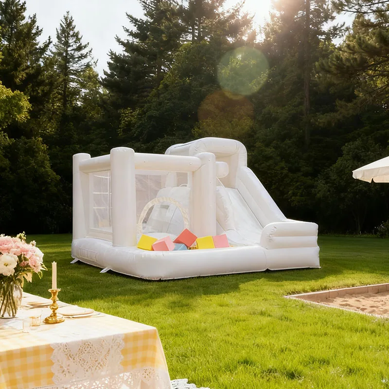 PVC製インフレータブルホワイトバウンスハウス、屋外用ジャンプ式トランポリン、送風機付き誕生日・結婚式パーティー用