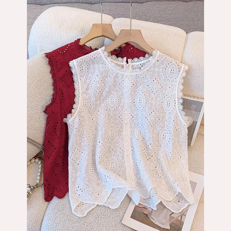 

2025 Summer New Unique Design Lace Hollow out Svel Women's Vest Top Korean Sle Loose Fit V-Ne Polyester Blend