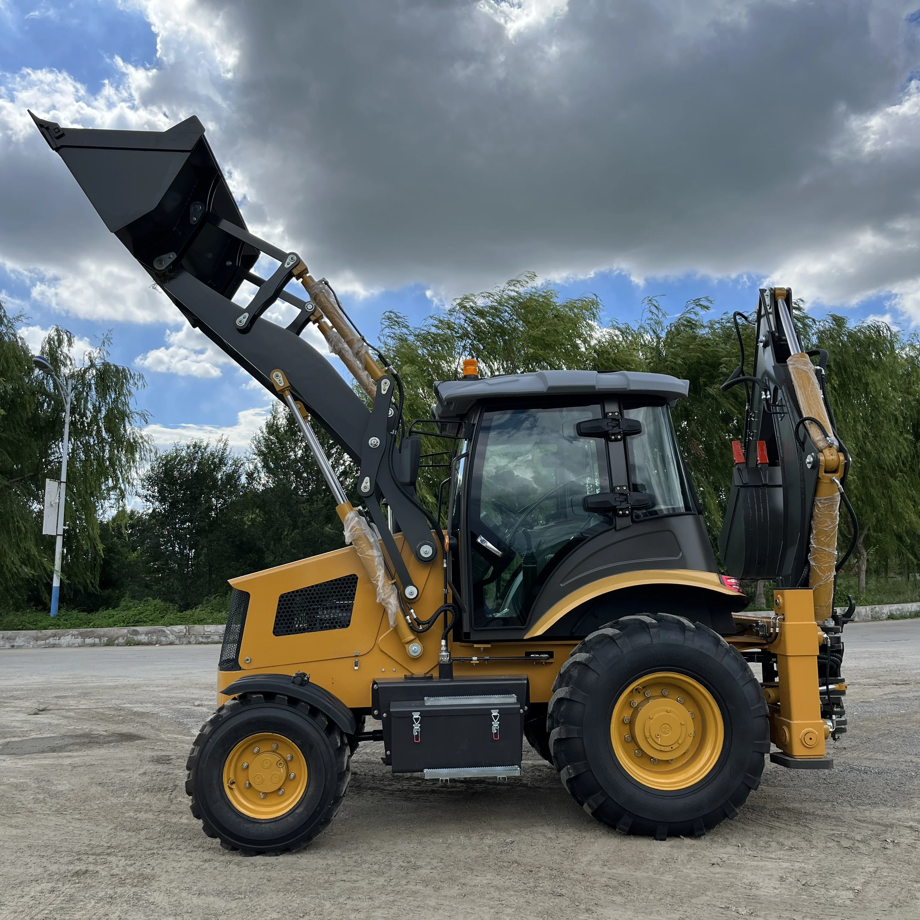 Backhoe Loader Produsen Cina Front Loader 4X4 Traktor pertanian Wheel Loader Mesin diesel Cummins Penggali yang Dapat Disesuaikan