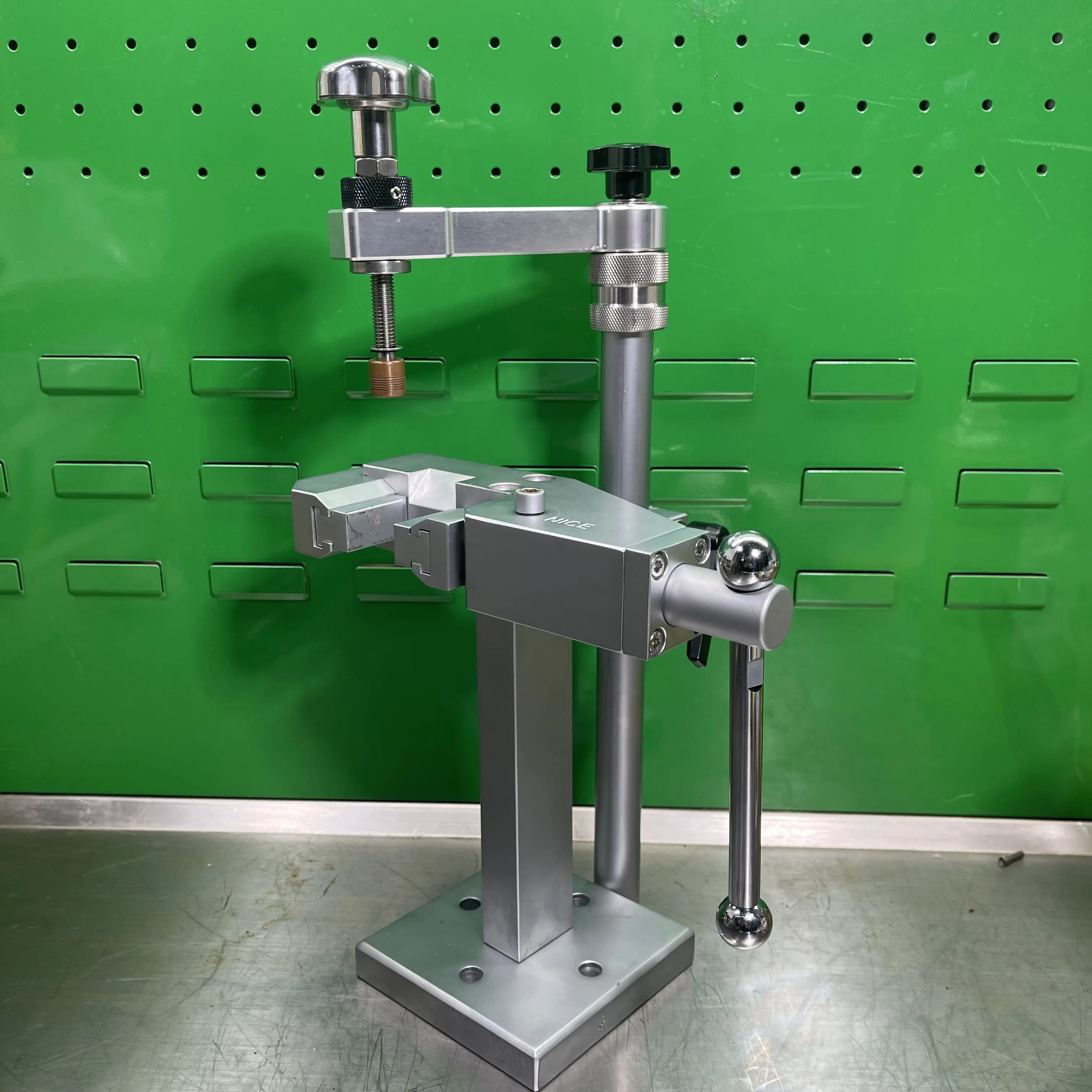 Common Rail Injector Disassembly Stand, Diesel Fuel Injector Holder Tool Kit for Nozzle Repair Service