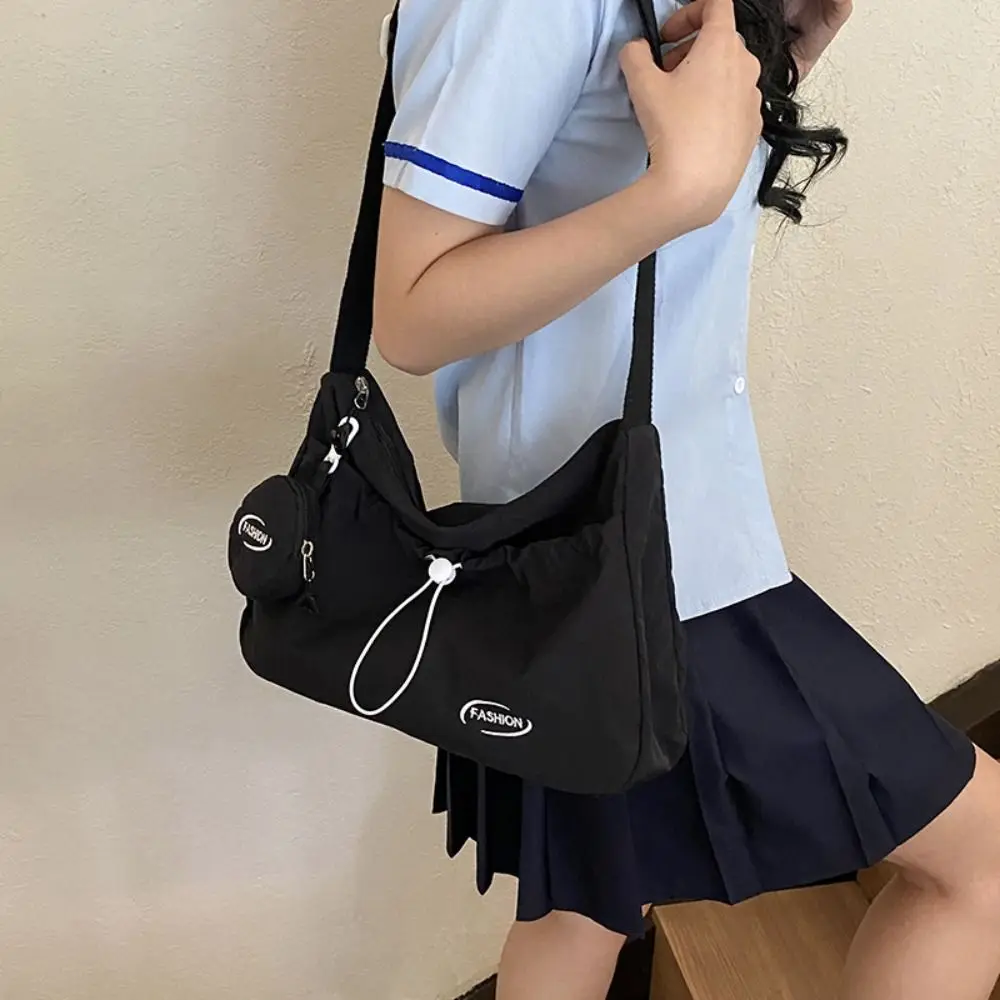 

New Casual Nylon Shoulder Bag Large Capacity Zipper Drawstring Crossbody Bag Leightweight Designer Commuting Bag Female