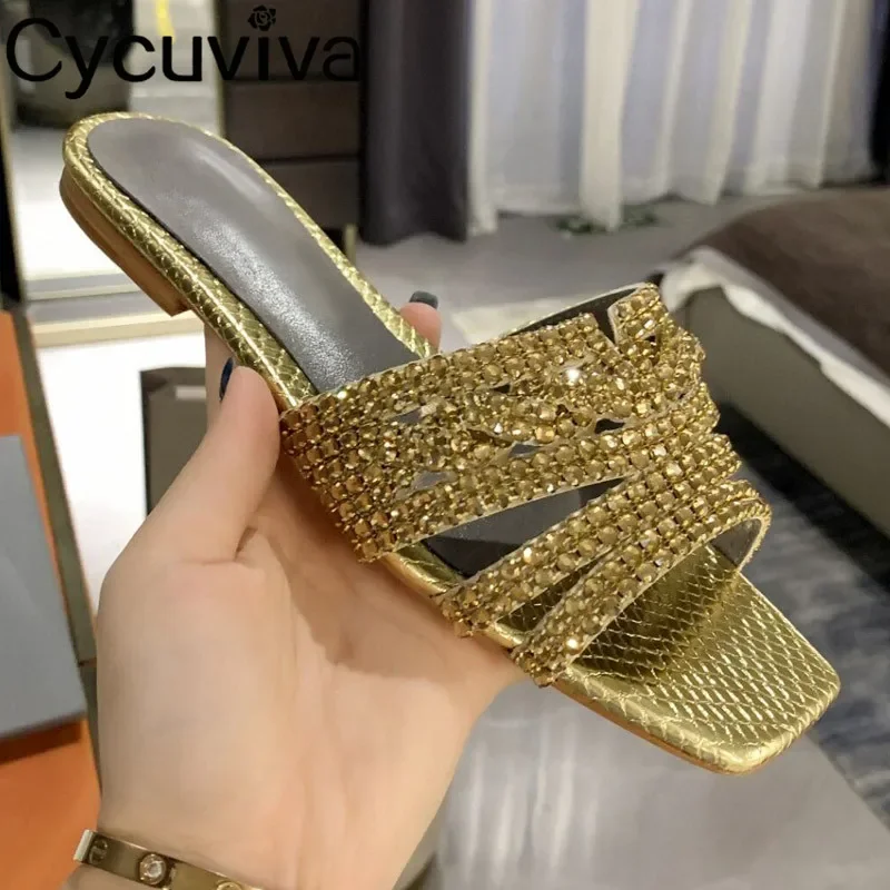 Chinelos planos de strass de toe aberto para mulheres, chinelos casuais de mulas, sapatos de praia sensuais, sandálias de cristal dourado, verão 2024