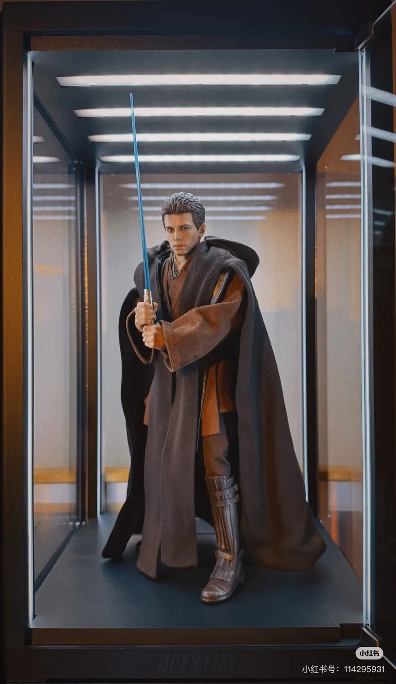 

Hottoys 1/6 Scale Star Wars Action Figure - Anakin Skywalker 'Apprentice Demonic' from Attack of the Clones HT DX34AE MMS677