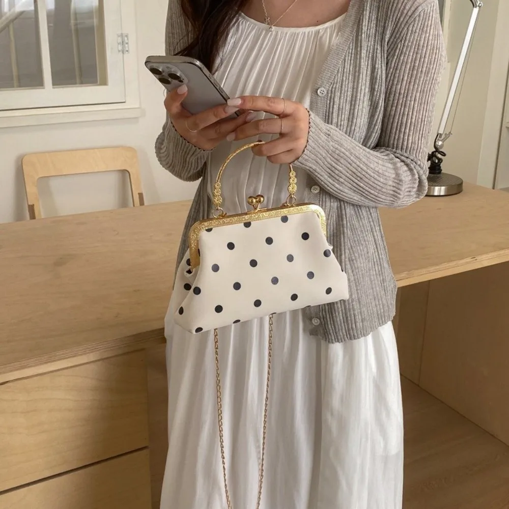 Vintage Clutch Handbag Elegant Polka Dot Pattern Shell Shaped Bag with Chain Strap Clip Closure Crossbody Bag for Women