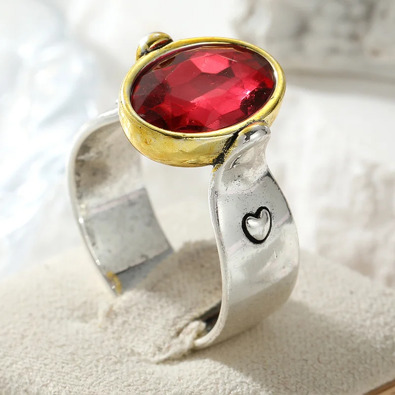 Ladies' Vintage Style Eternal Ring With Red Cubic Zircon Embedded Design Embossed Small Heart Romantic Ring Trend Jewelry