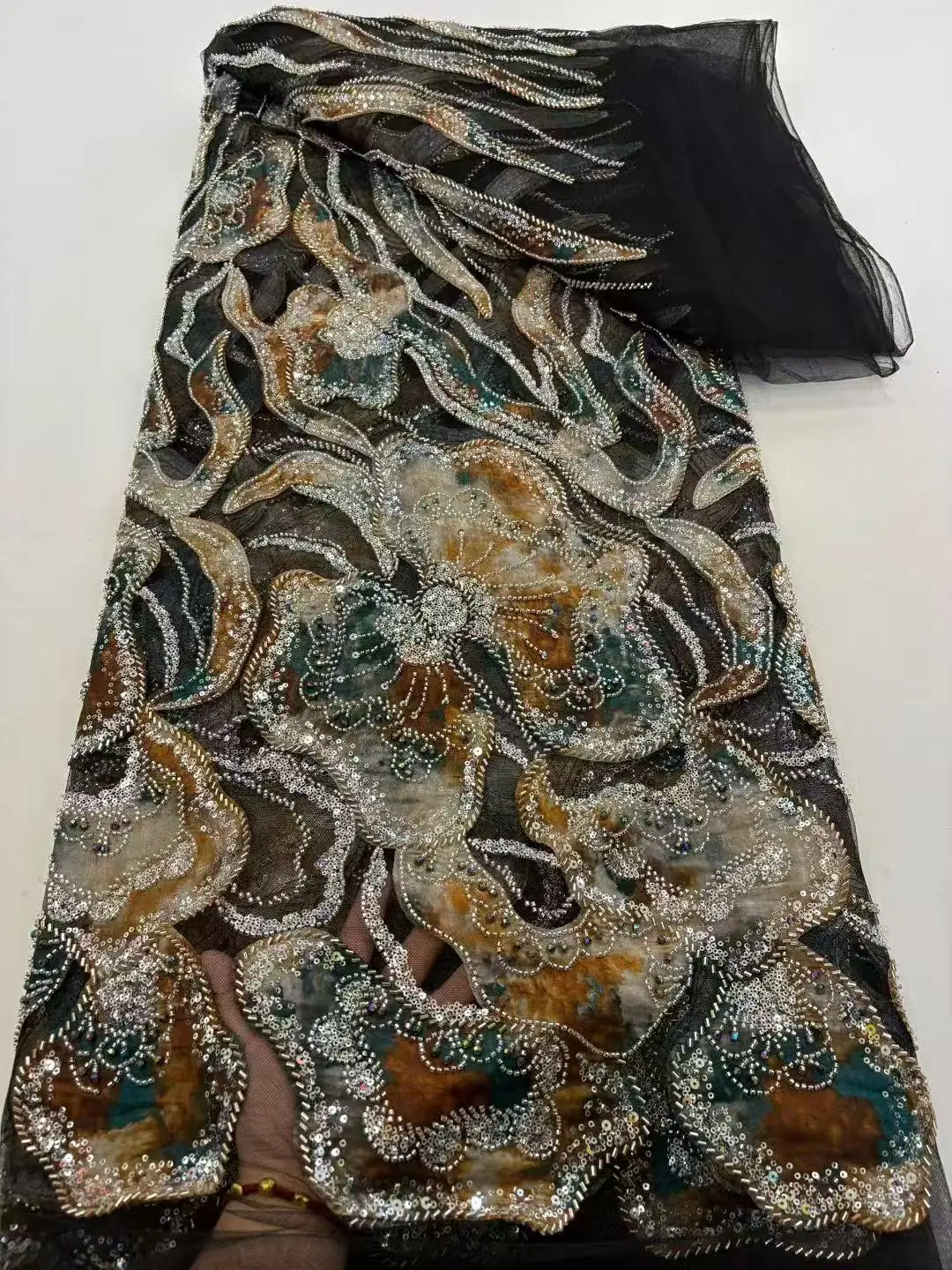 Encaje bordado de cuentas nigerianas africanas hechas a mano con tela de lentejuelas francesas de alta gama para vestidos de novia elegantes a la moda