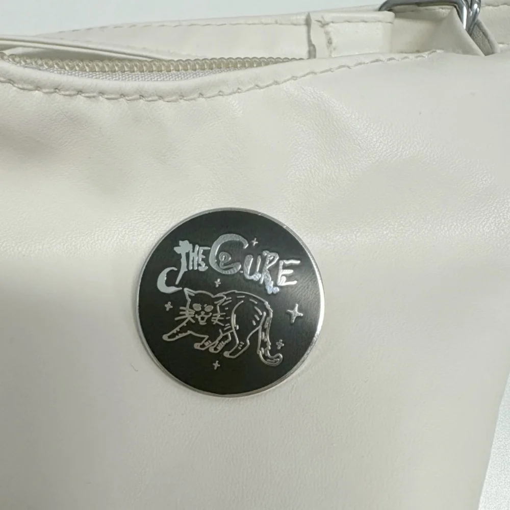 Banda gato logotipo emblema distintivo enigmático mistério gatinho escuro esmalte pino música fã presente coleção