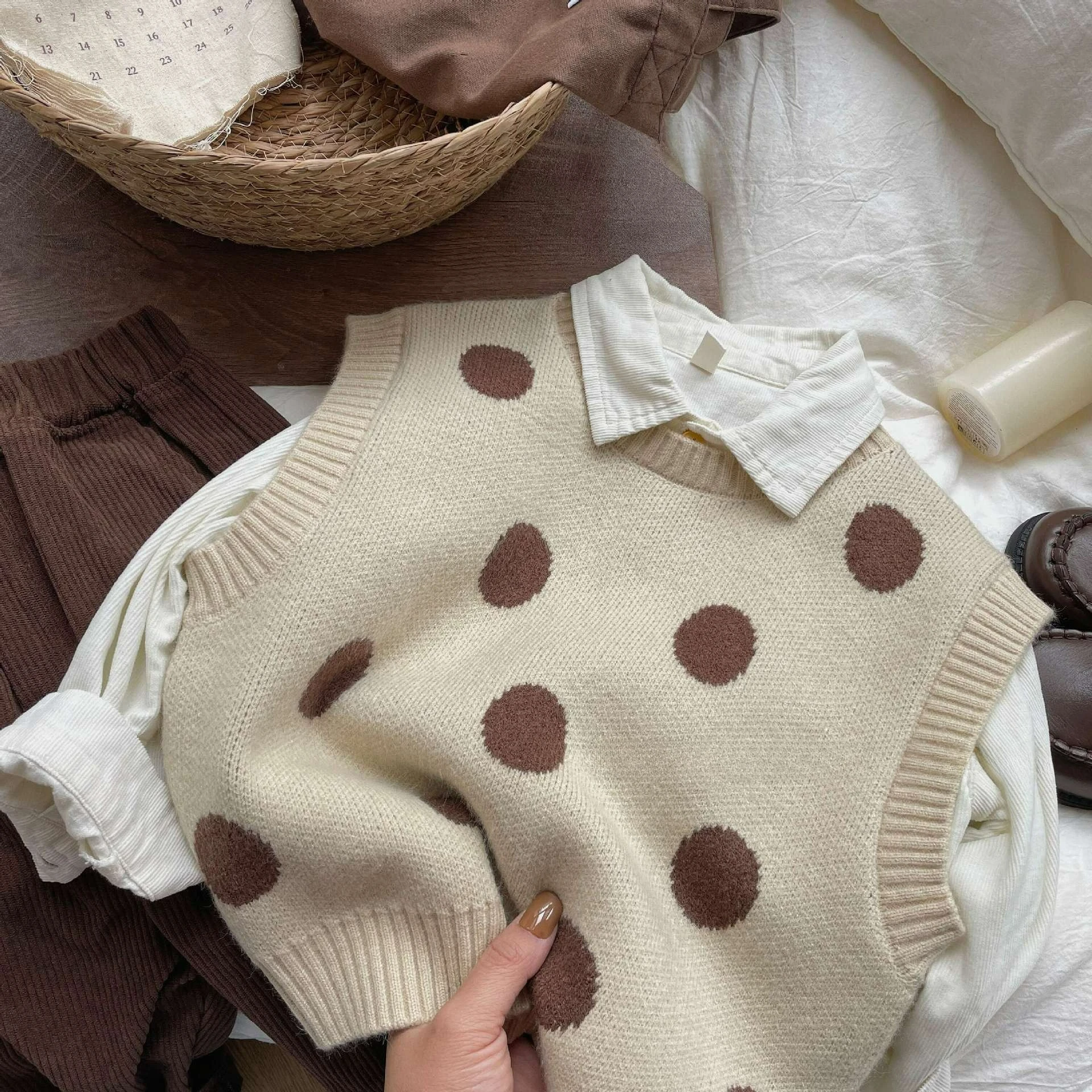 

2025 Spring and Autumn New Polka Dot Vest for Boys and Girls Retro Knitted Vest Trend Children's Clothing