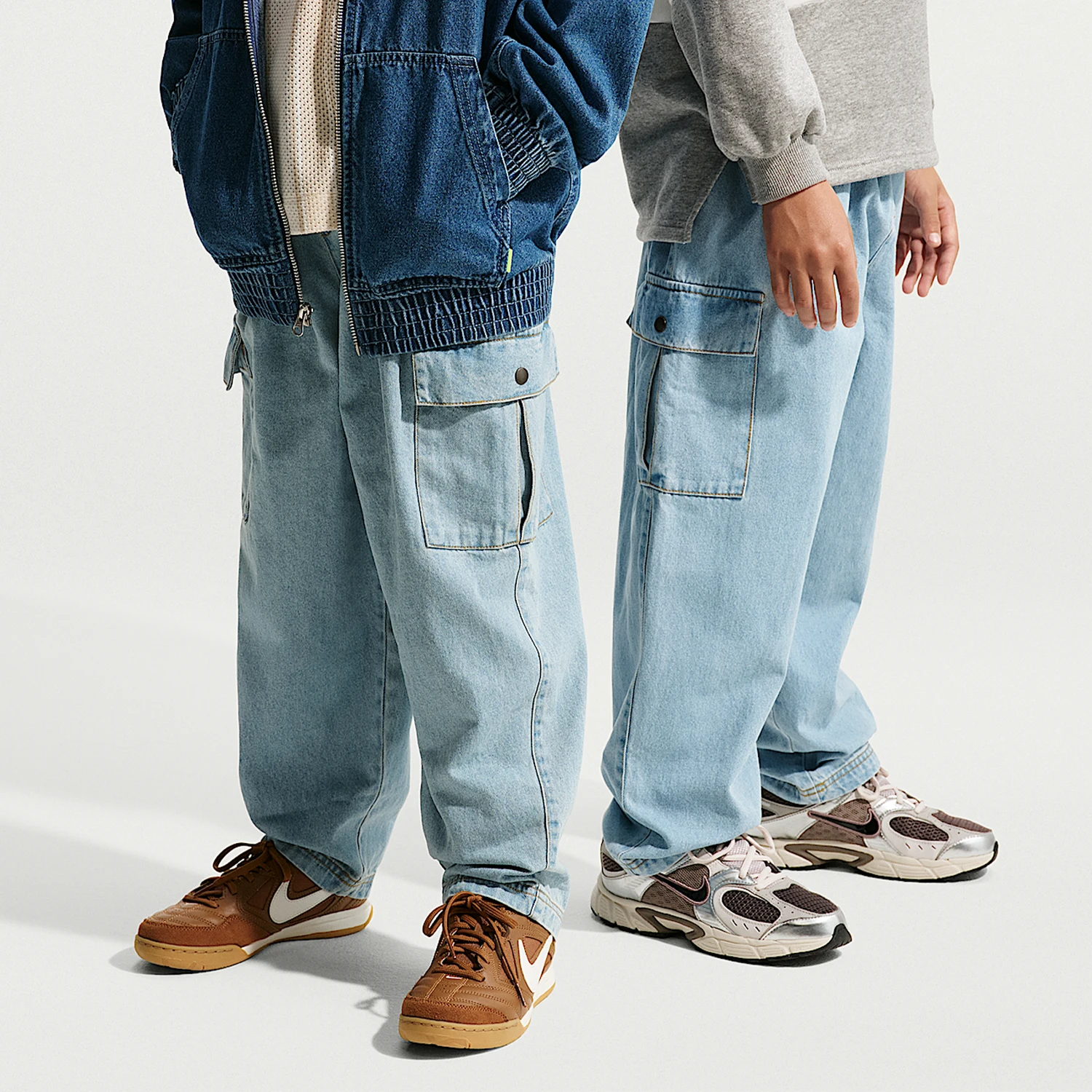 

Оригинальные зимние джинсовые рабочие брюки Nike для больших детей с эластичной резинкой на талии IO0197-440