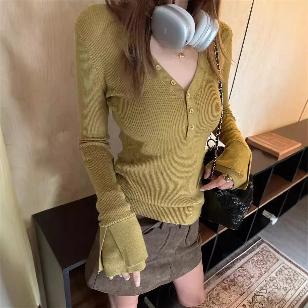 

7869, осенне-зимний однотонный вязаный свитер из лиоцеллового тенселя с v-образным вырезом на пуговицах и рукавами-колокольчиками, облегающий вязаный свитер