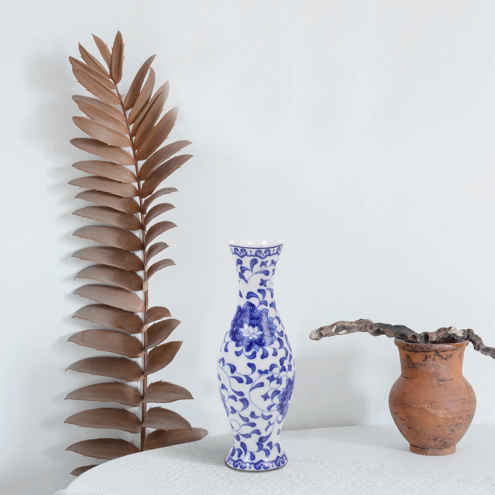 

Chinese Style Blue and White Ceramic Vase Hand-Painted Vintage Flower Vase for Living Room Office Decor Artistic Desktop Display