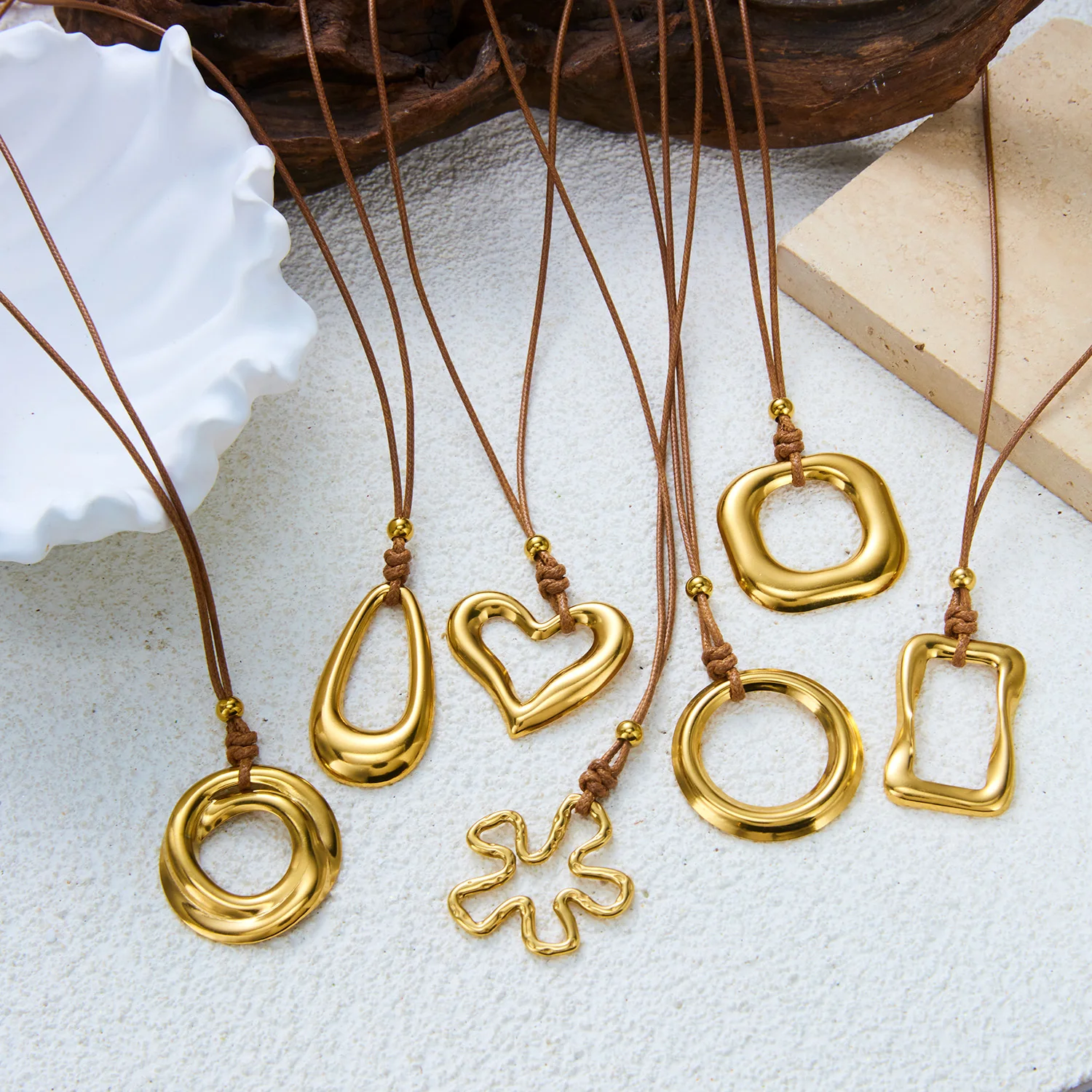 Massiver geometrischer, vergoldeter Edelstahl-Anhänger-Halskette für Damen, verstellbare Zugkordel, Lederkette, Party-Schmuckgeschenk – Detail 13