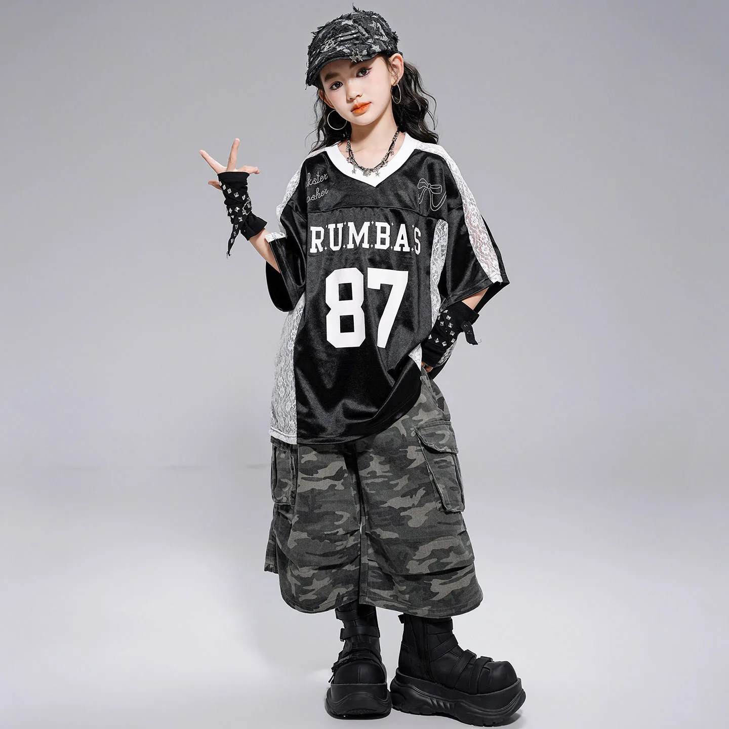 

Детская одежда в стиле хип-хоп Kpop, черная футболка с v-образным вырезом, камуфляжные шорты-карго, средние брюки для девочек и мальчиков, одежда для джазовых танцев, костюмная одежда
