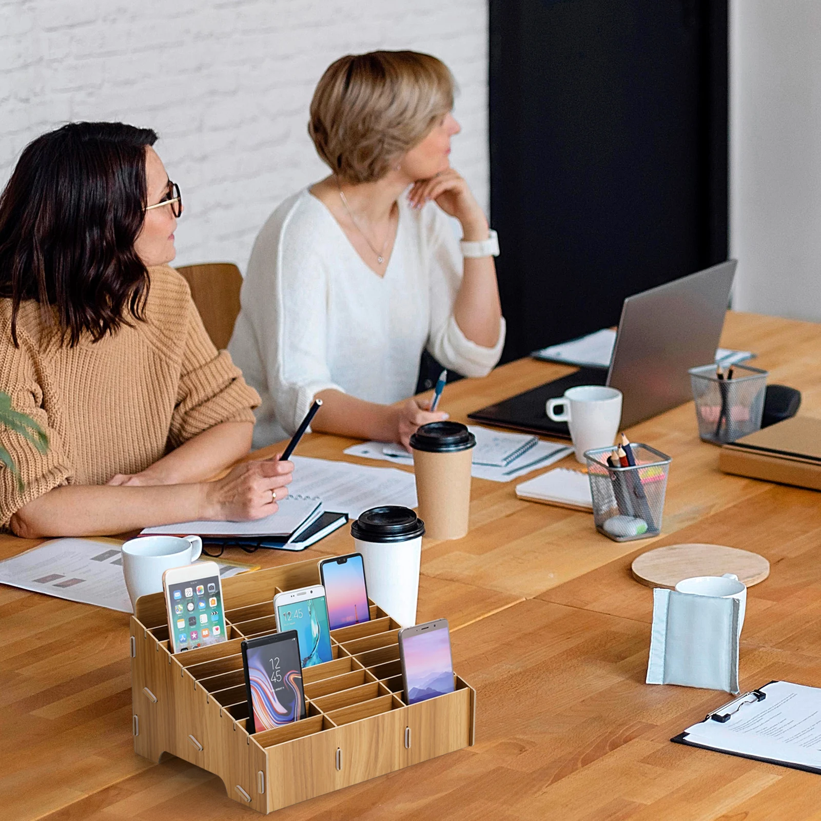 

Wooden 30-Grid Phone Organizer Box Desktop Mobile Phone Holder Multi-Grid Storage Box for Classrooms Meeting Rooms Home