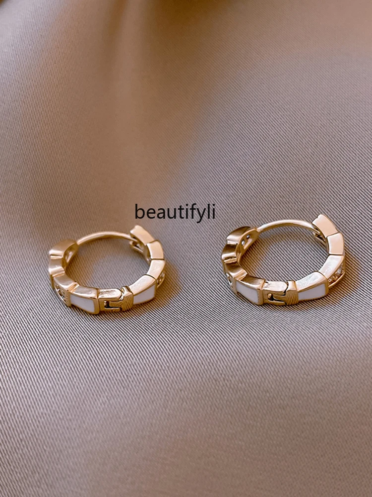 

off the ear buckles when sleeping. Women's exquisite stud earrings are simple and women's small fashion earrings are new.