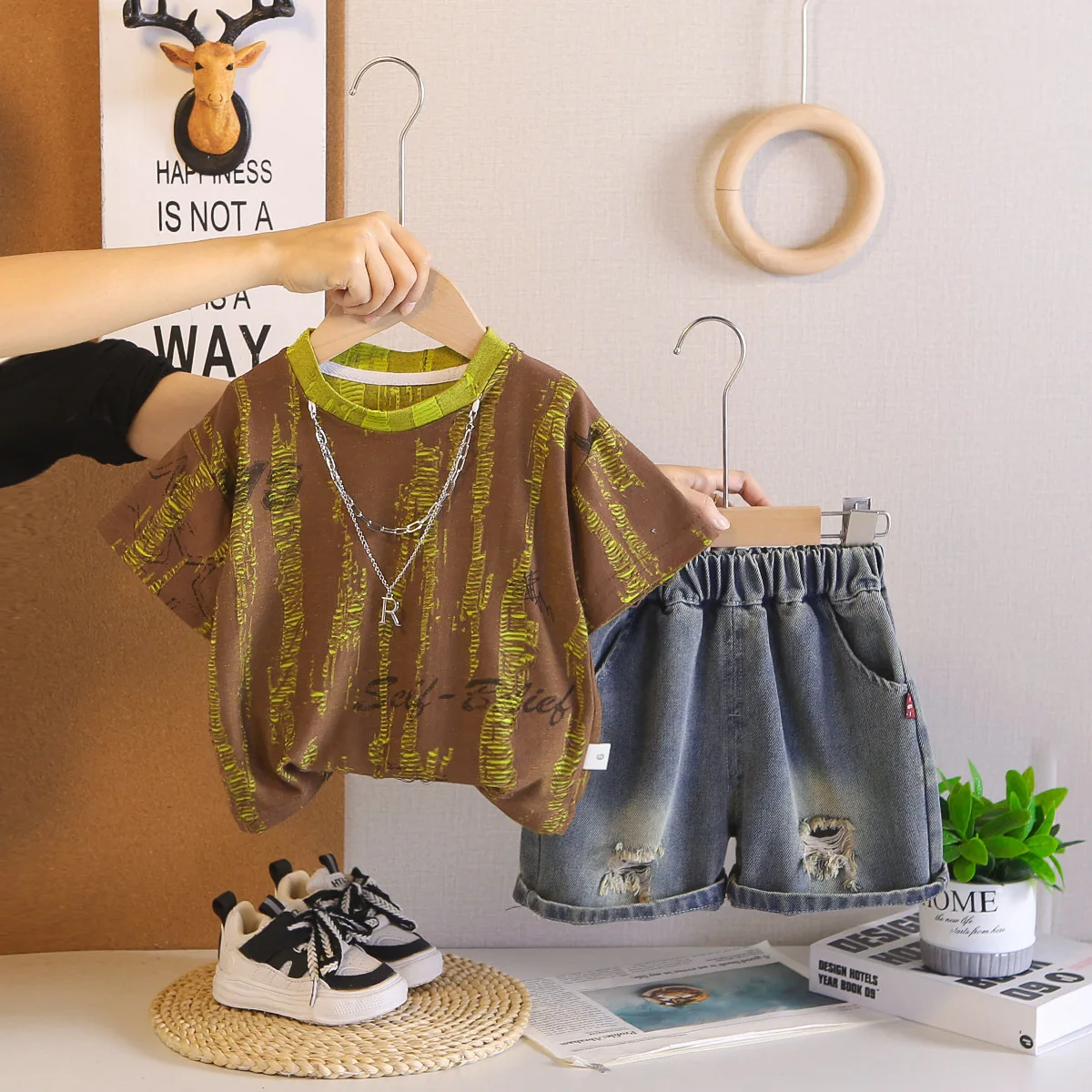 Children's Vintage Print Short Sleeve T-Shirt and Ripped Denim Shorts 2 Piece Set Kids Outfits Korean Baby Boys Summer Clothes