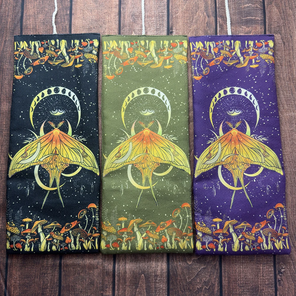Triple Moon Moth Tarot Aufbewahrungstasche, geheimnisvoller Pilz, Pflanzen, Sternenhimmel, Wickeltasche, Tarot-Tischdecke, Wahrsagerei, Tasche, Heimdekoration