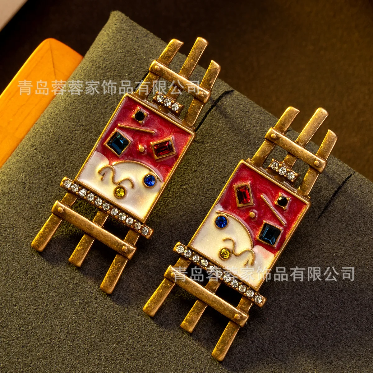 

Medieval unique exquisite art drawing square stud earrings versatile niche design inlaid zircon creative earrings