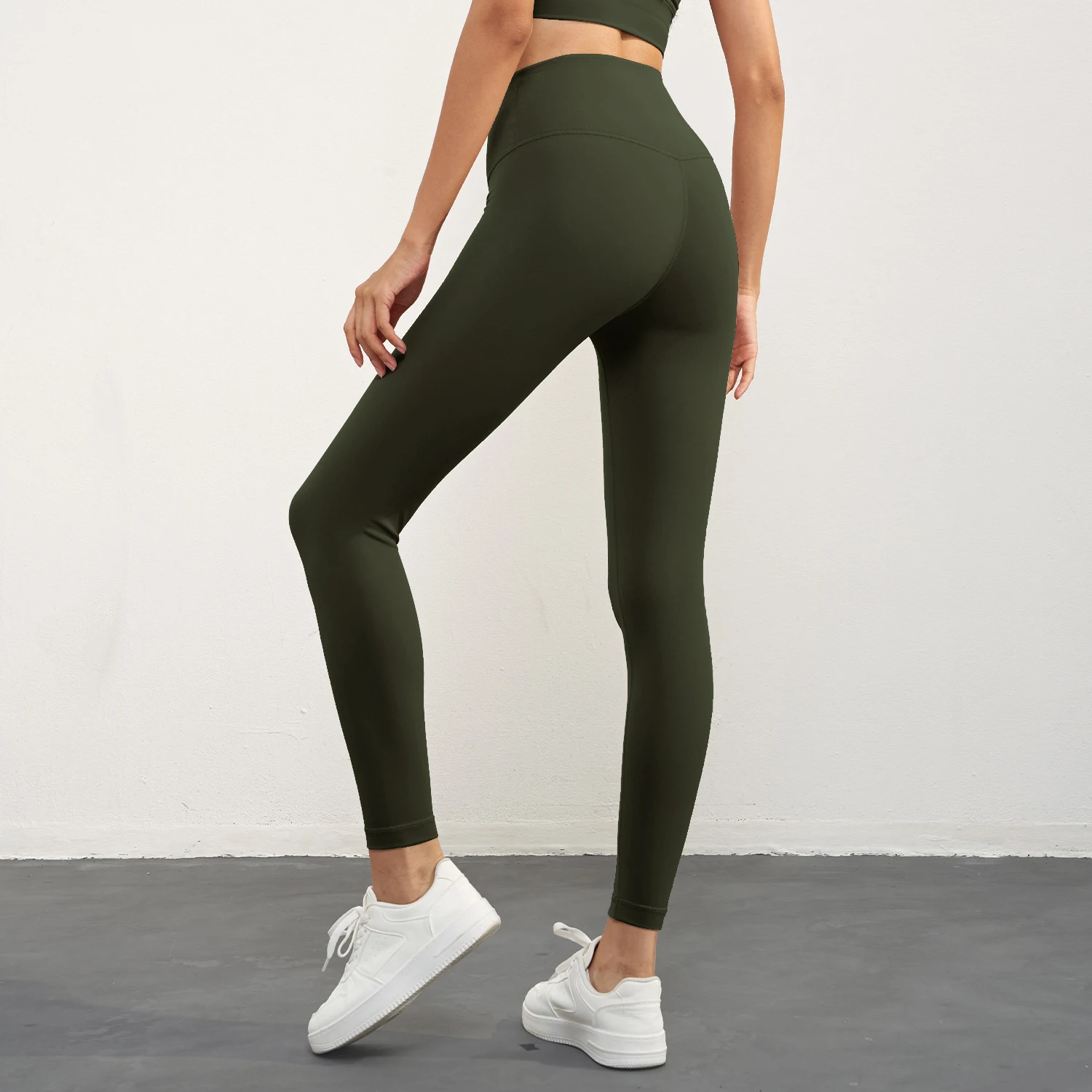 Sports yoga pants for women with high waist, running, cycling, quick drying, breathable, and hip lifting high-quality yoga pants