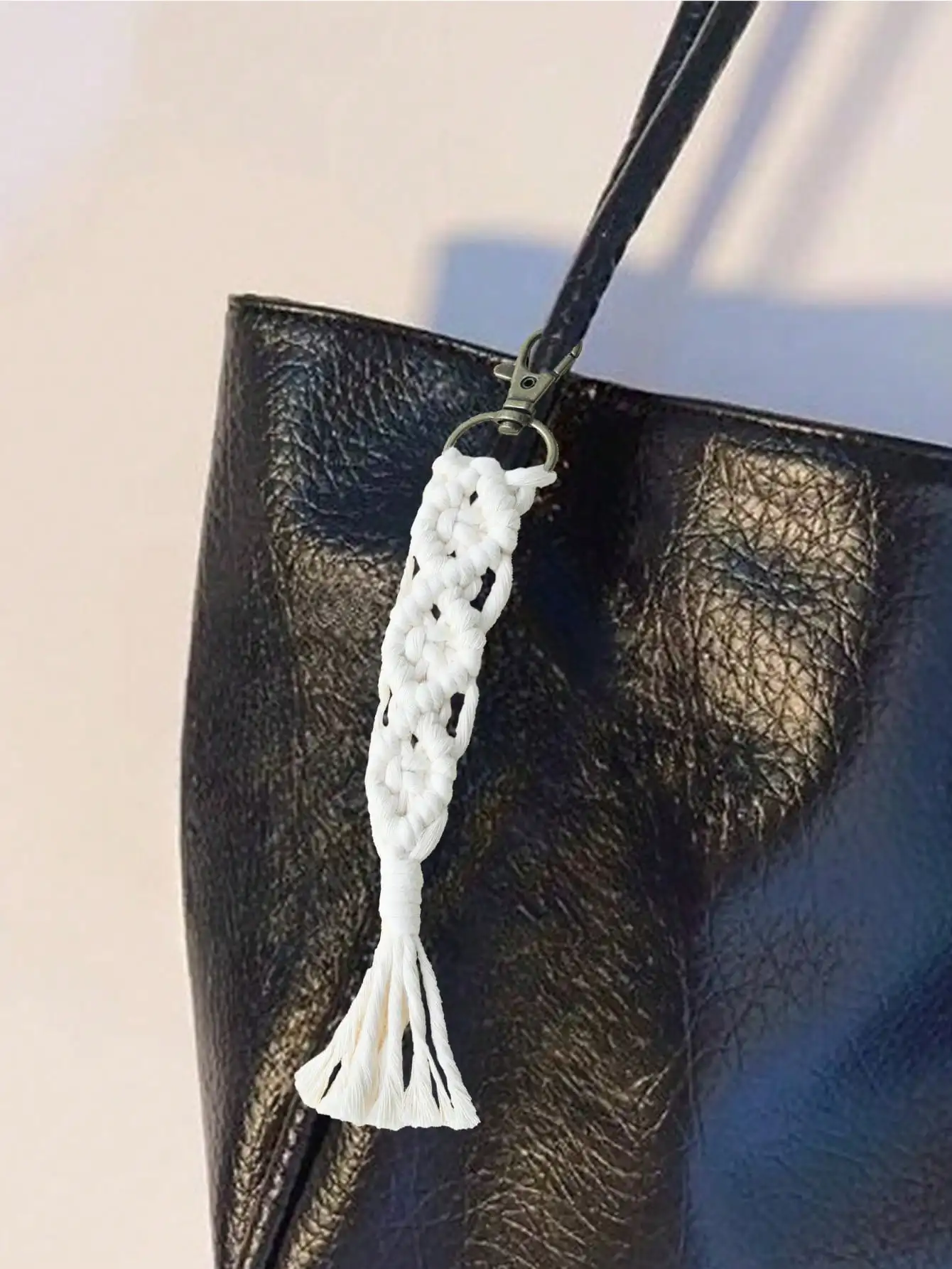 

Handmade Woven Bag Pendant, Tassel Keychain, Car Key Pendant, Bohemian Retro Pendant, European and American Key