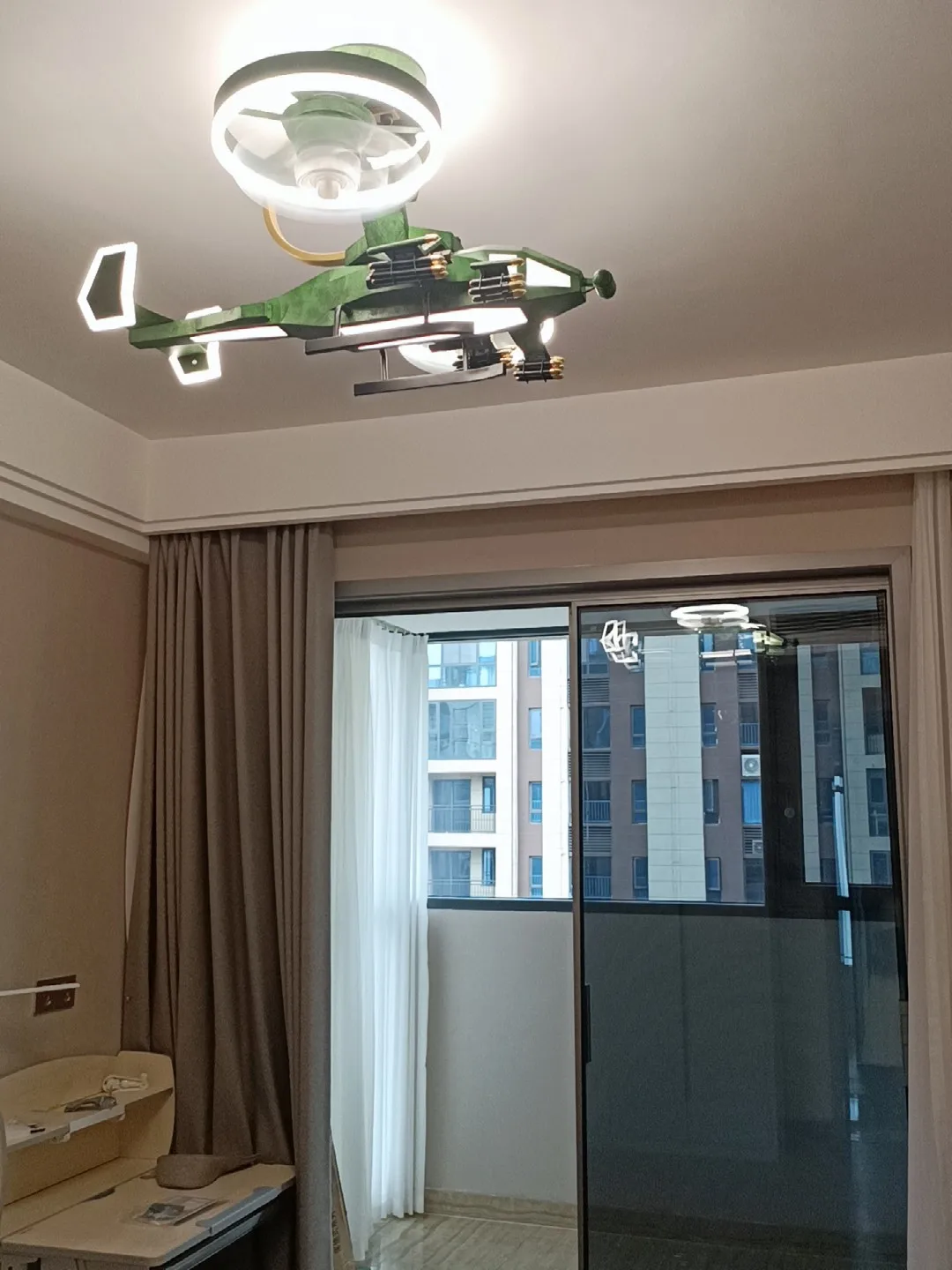 Aircraft fan light, children\'s room, boy\'s bedroom, chandelier creative, Avatar combat helicopter model, room lighting decoratio
